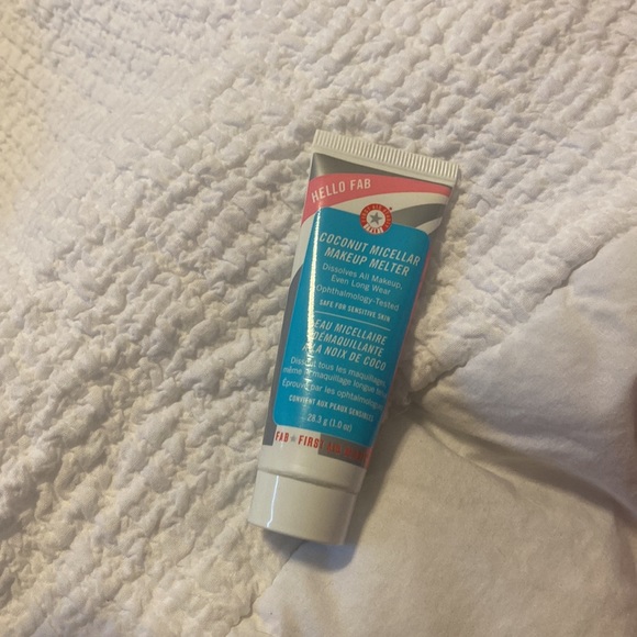 Makeup - Picture 2 of 3